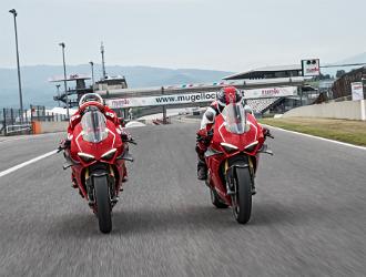 40 DUCATI PANIGALE V4 R ACTION UC69229 High